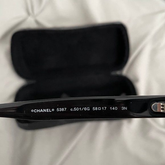 CHANEL SUNGLASSES + QUILTED CASE - Picture 3 of 4